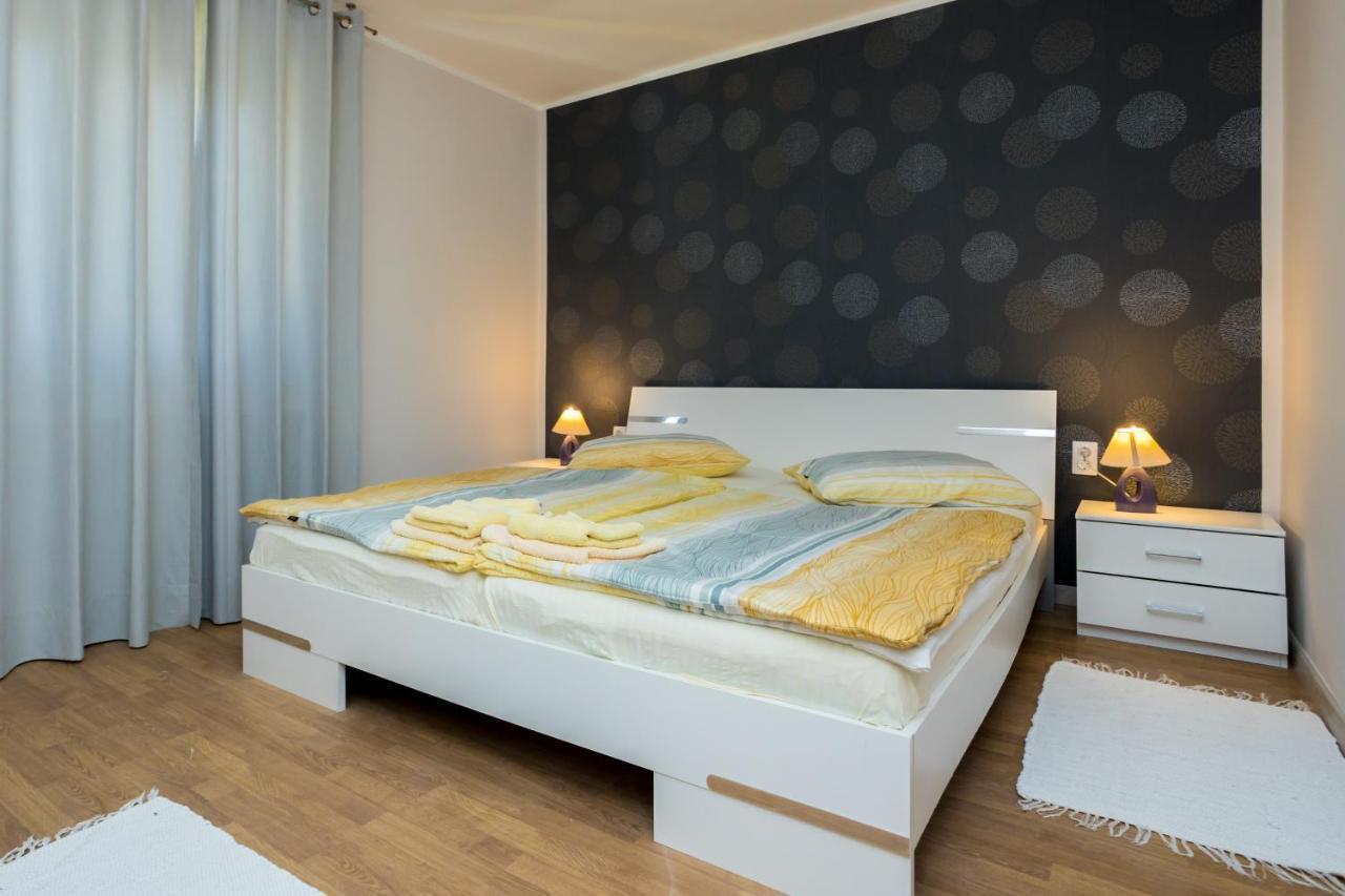Apartman Marija Apartamento Njivice Exterior foto