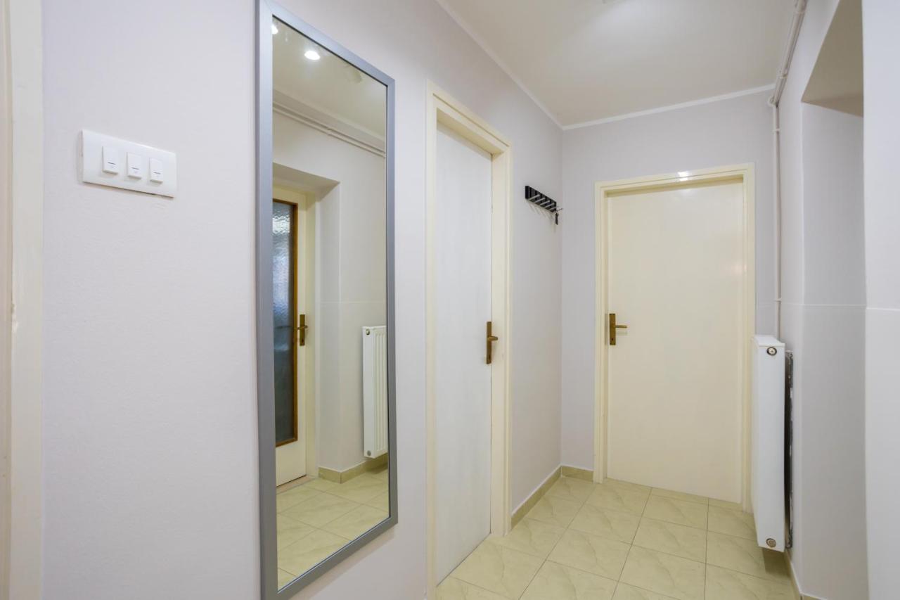 Apartman Marija Apartamento Njivice Exterior foto