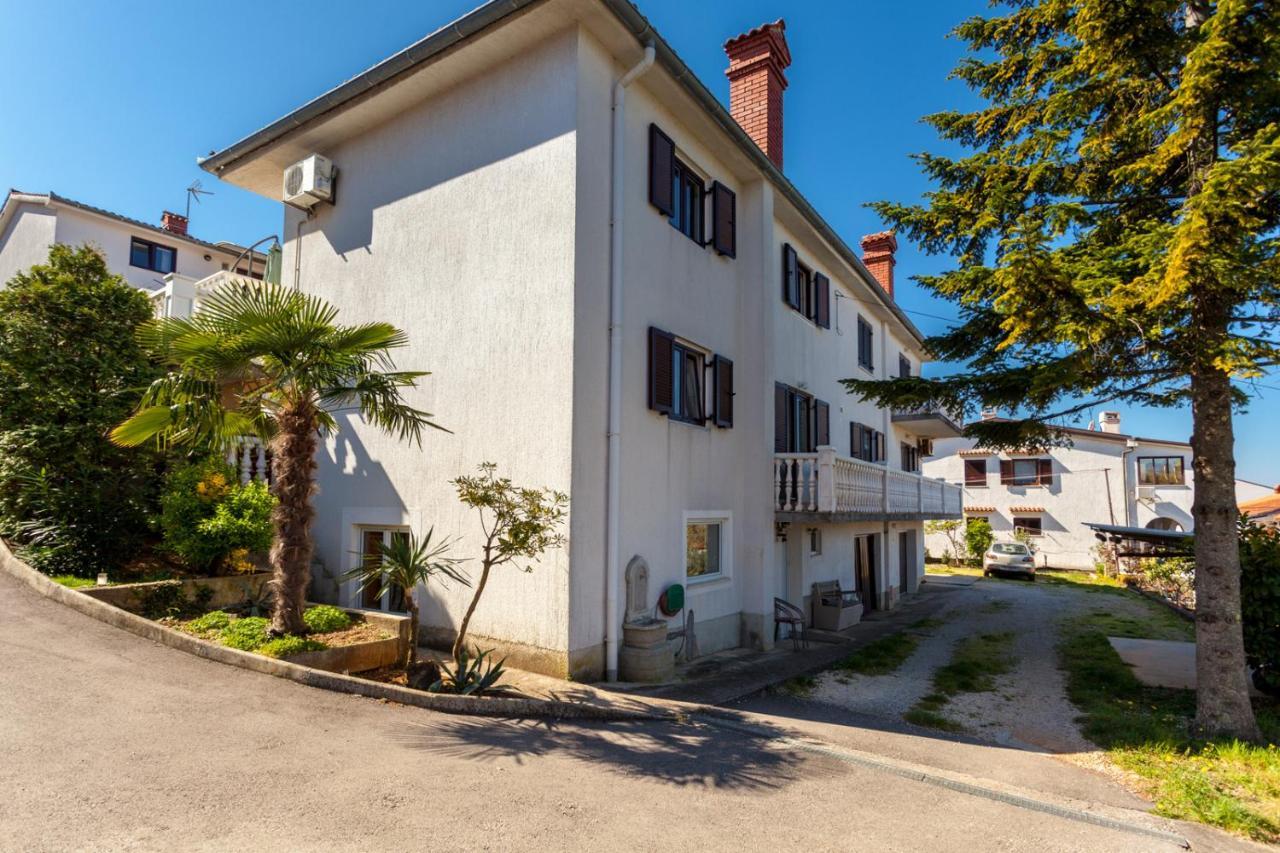 Apartman Marija Apartamento Njivice Exterior foto