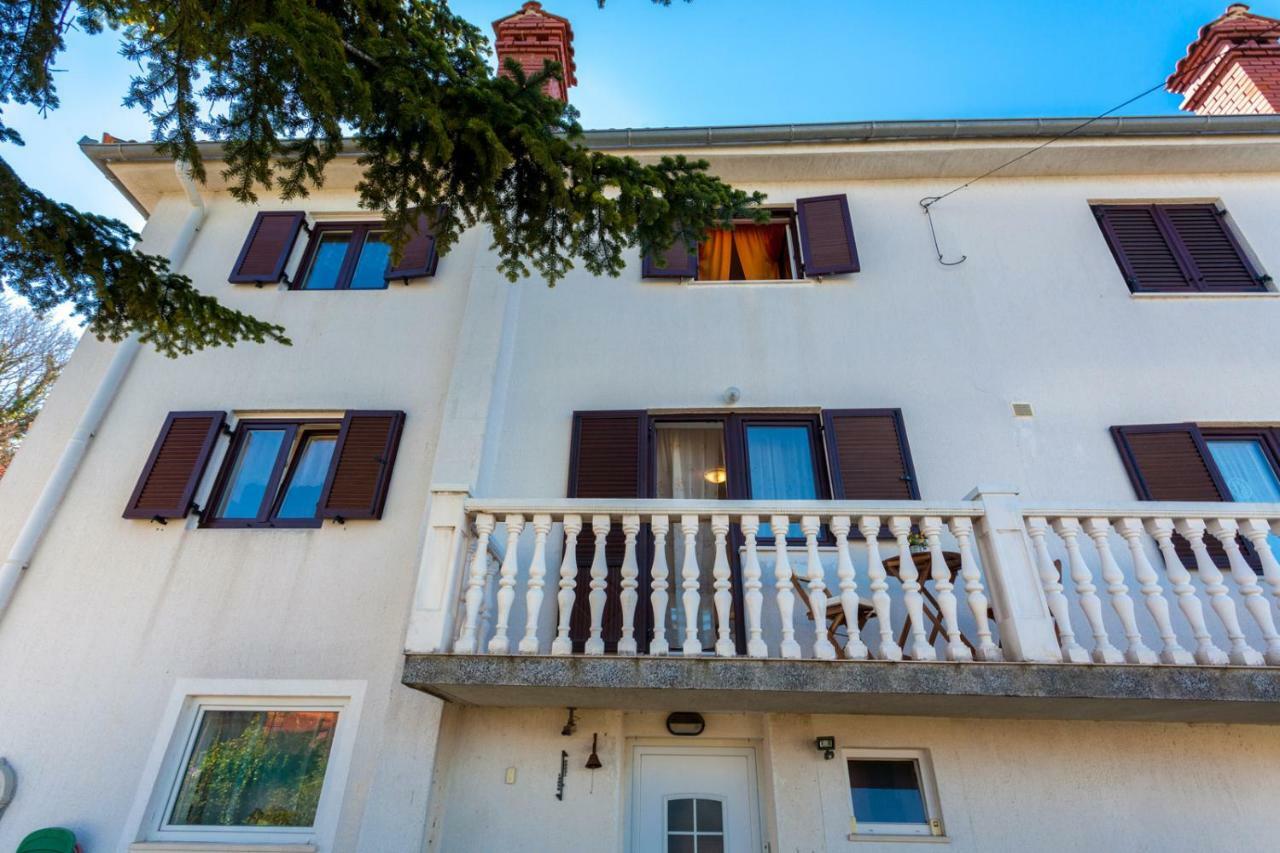 Apartman Marija Apartamento Njivice Exterior foto